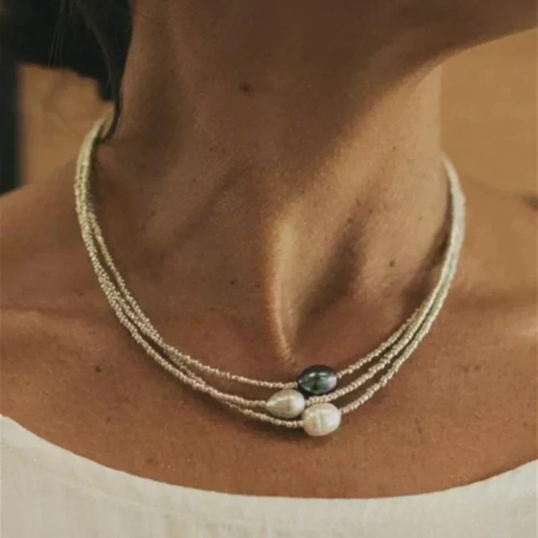 Collier court en perles d’eau douce – charme artisanal & esprit bohème