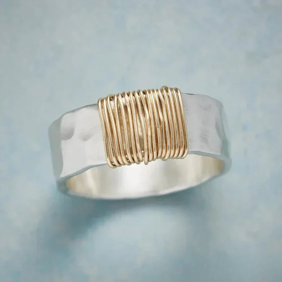 Bague sculpturale vintage – lignes géométriques & style affirmé