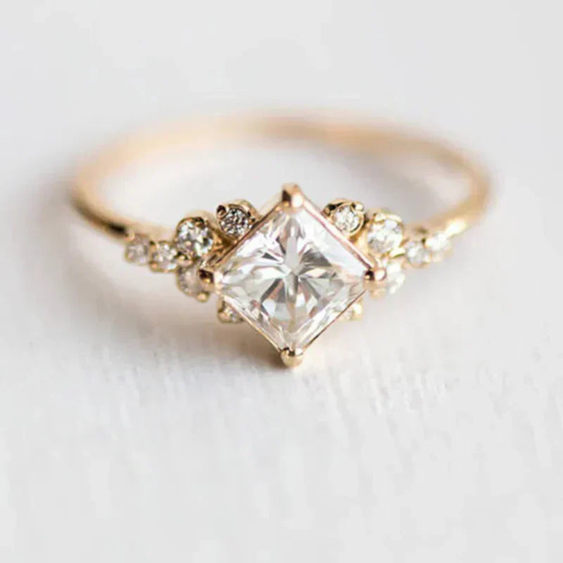Karen - Bague Élégante de la Reine Delysienne