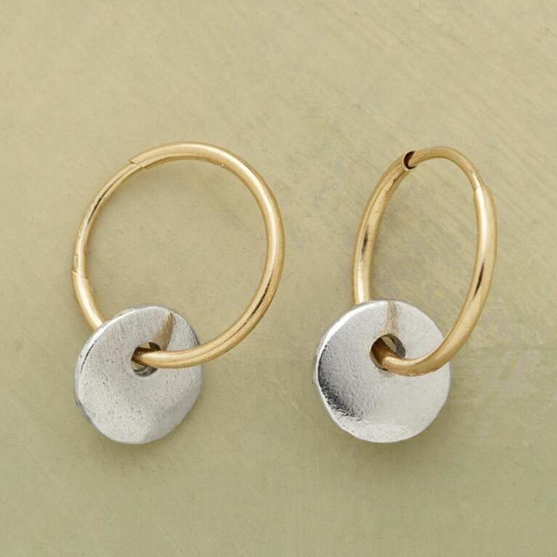 Boucles d'oreilles dorées et argentées