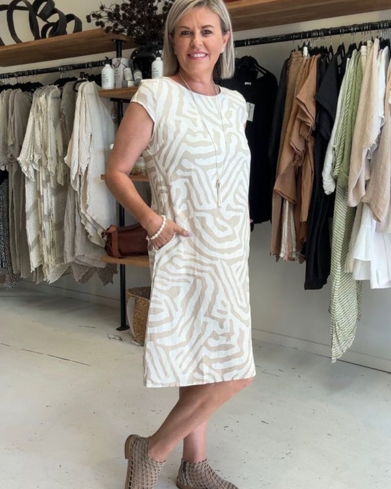 Nelia™ - Robe d'été avec col rond et joli imprimé