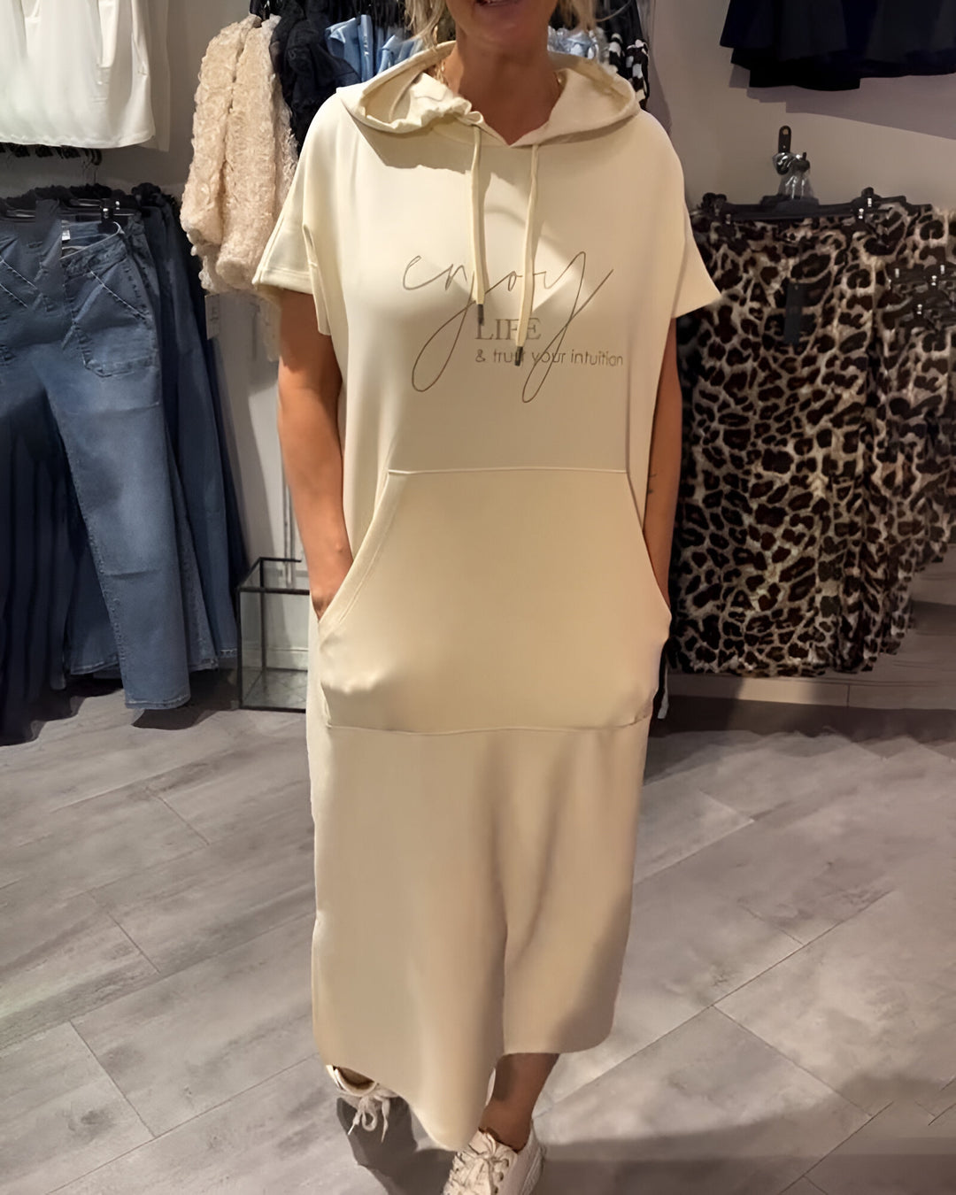 Ève™ | Robe décontractée avec capuche et coupe féminine