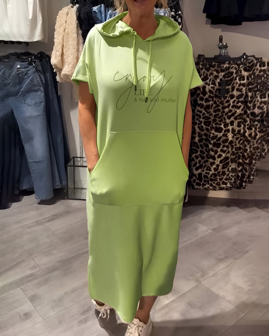 Ève™ | Robe décontractée avec capuche et coupe féminine