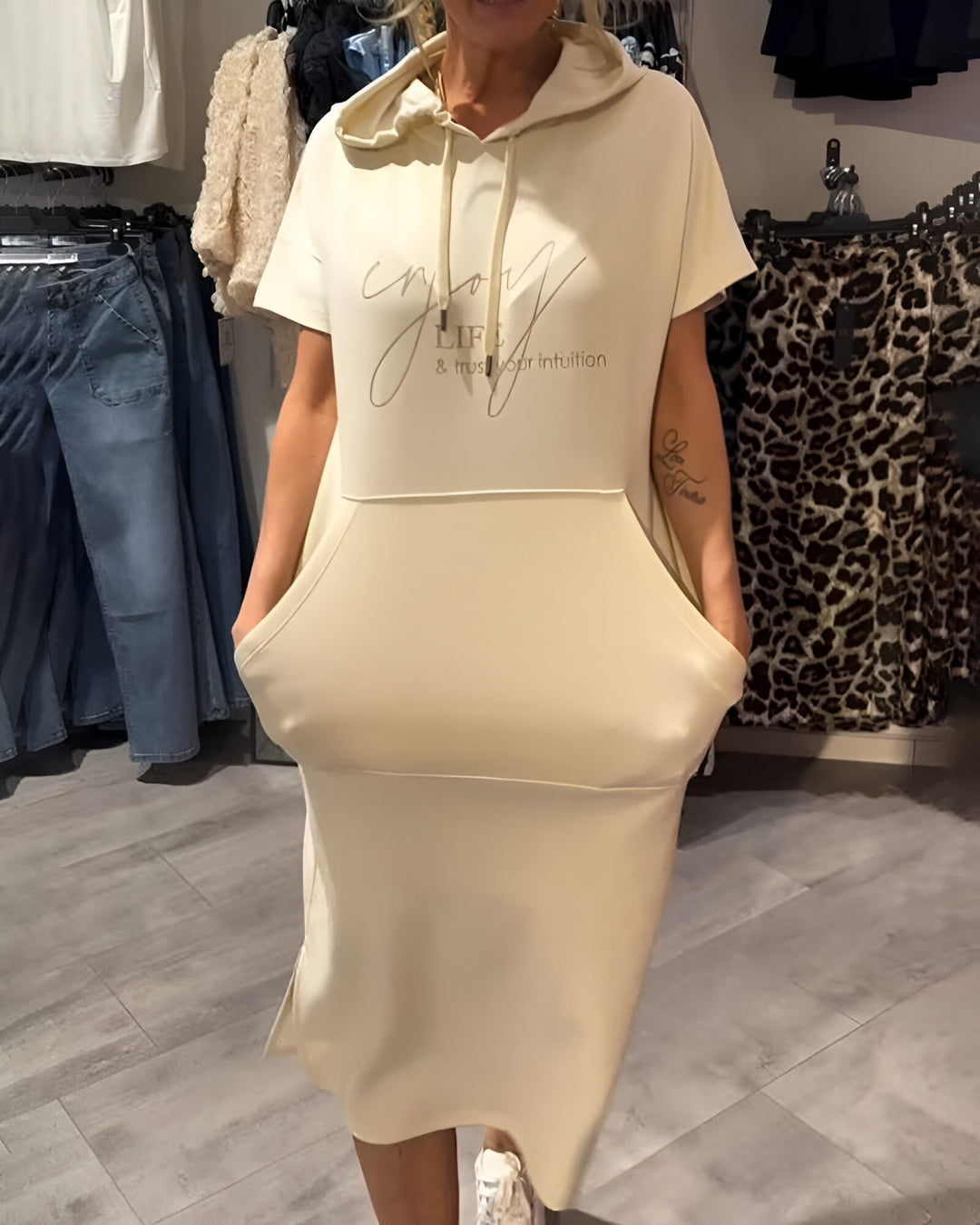 Ève™ | Robe décontractée avec capuche et coupe féminine