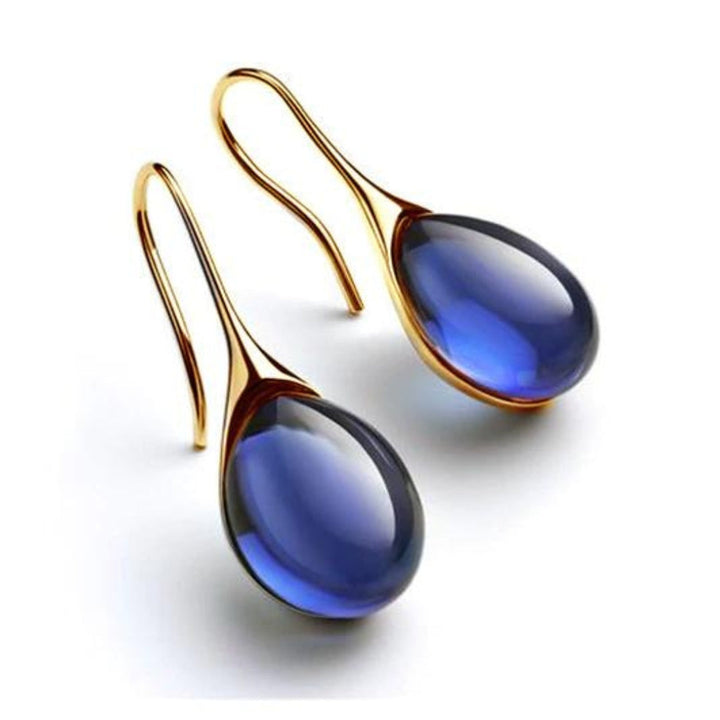 Boucles goutte œil de chat – éclat doux & silhouette épurée