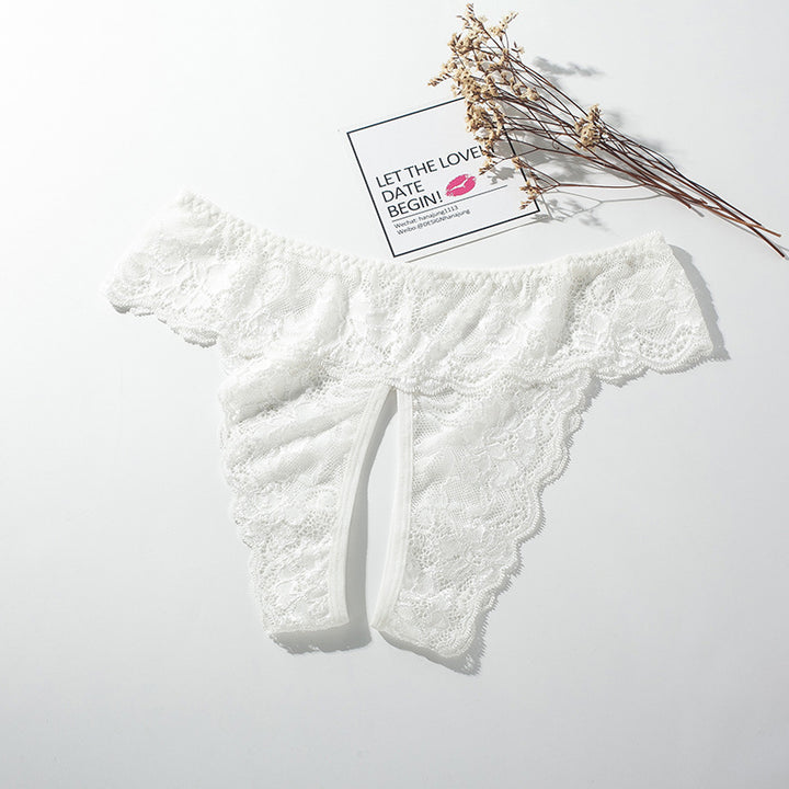 Colette | String en dentelle “peek-a-boo”
