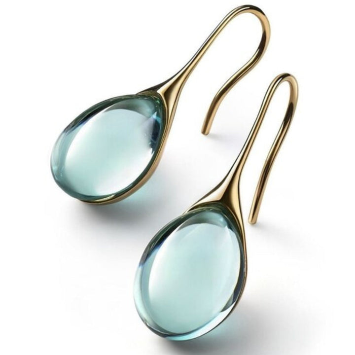 Boucles goutte œil de chat – éclat doux & silhouette épurée