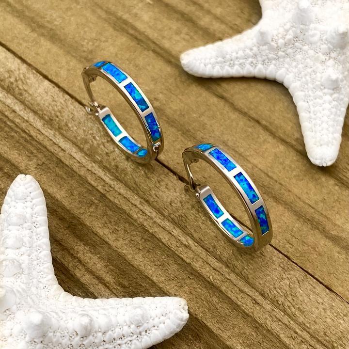 Boucles d'oreilles de luxe en argent et opale inspirées par l'océan
