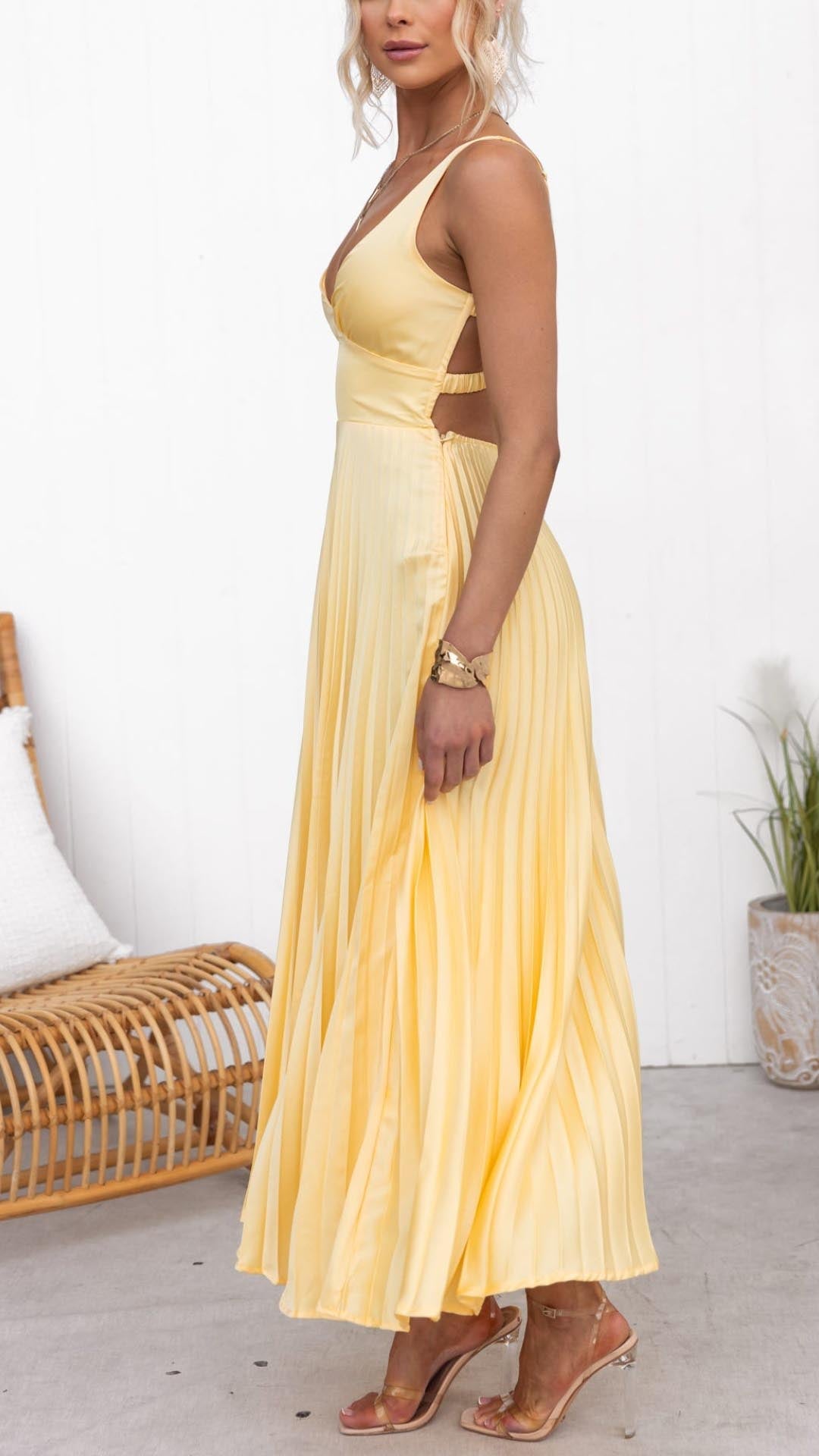 Luna | Robe longue plissée avec encolure en V