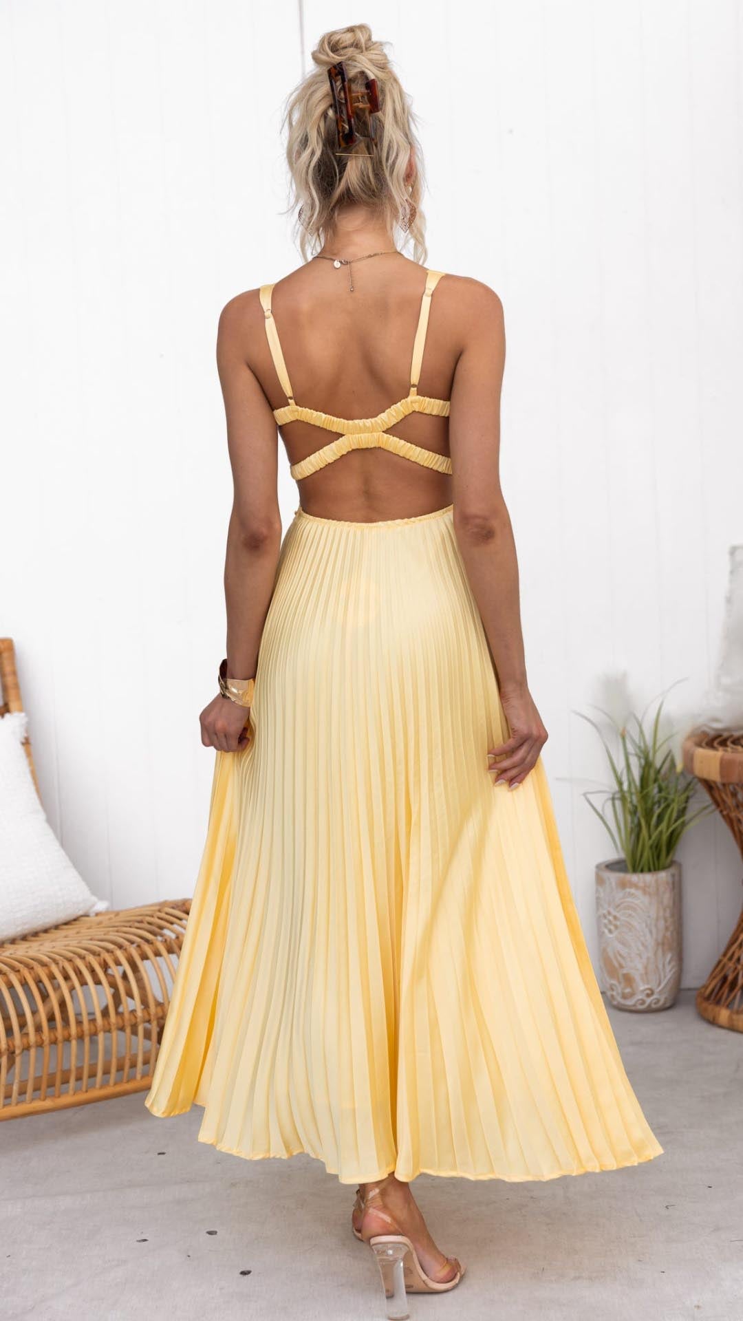 Luna | Robe longue plissée avec encolure en V