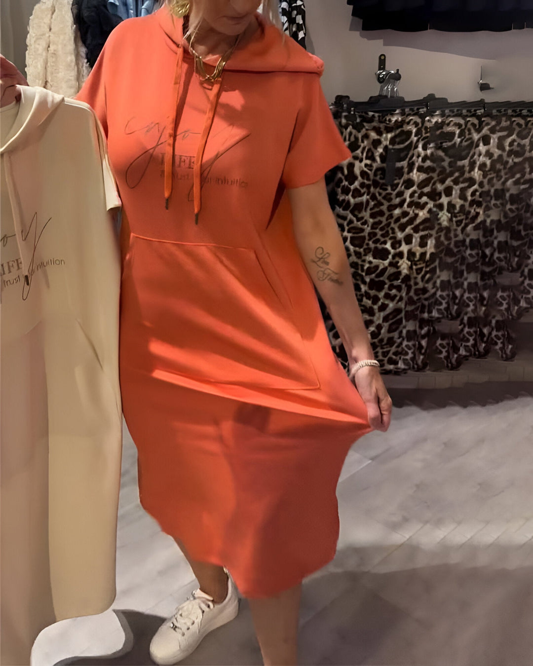 Ève™ | Robe décontractée avec capuche et coupe féminine
